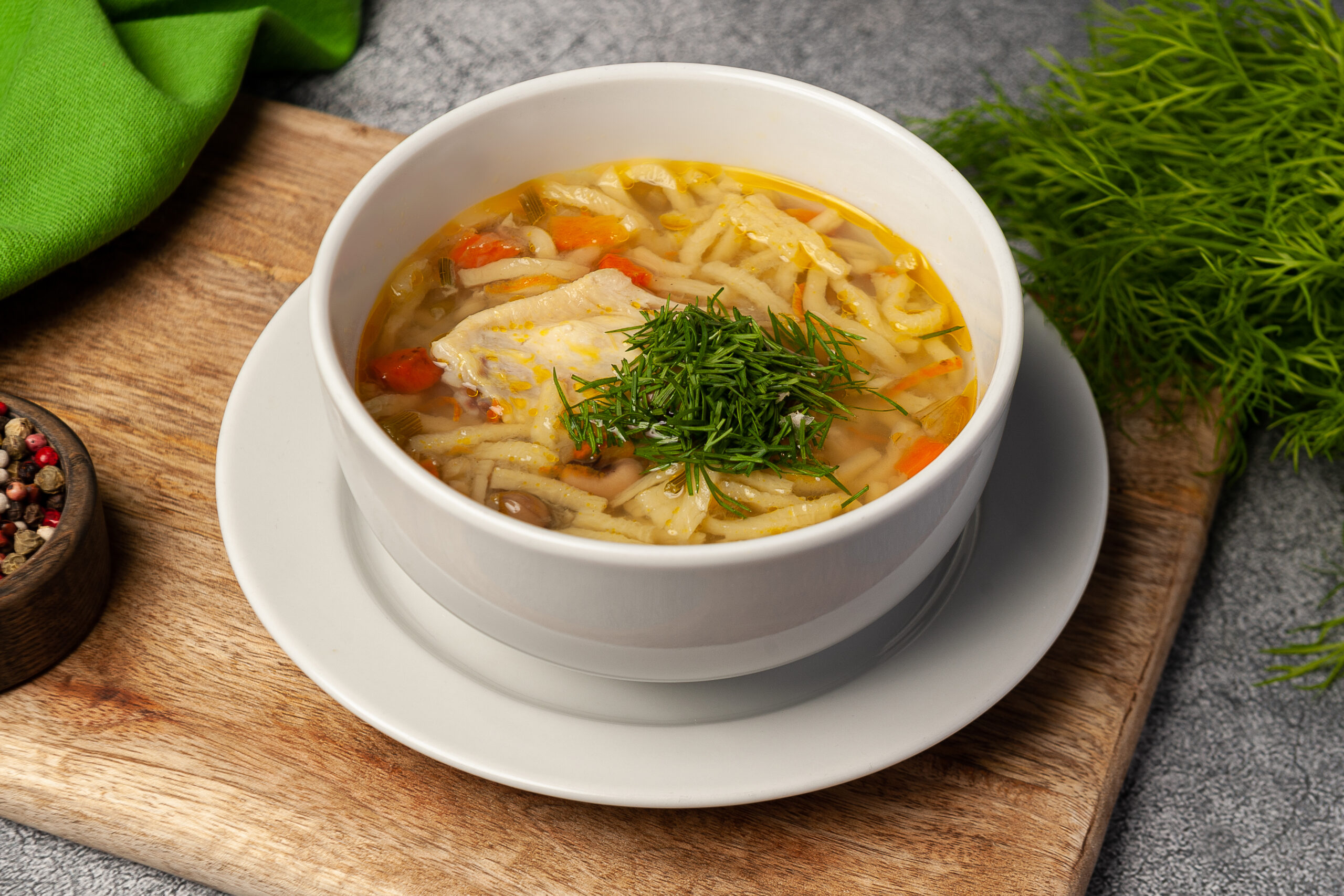 Куриный суп с лапшой из омлета
